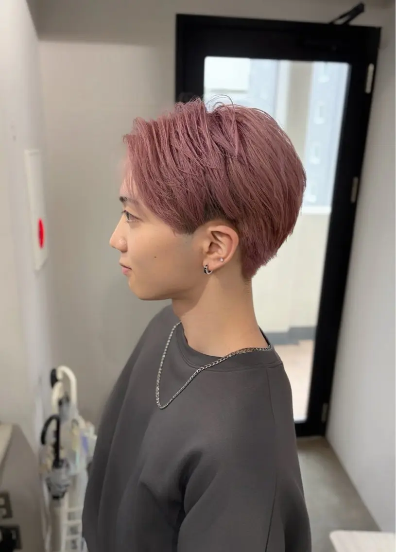 カラー メンズ メンズブリーチ メンズハイトーン メンズ韓国風 メンズウルフカット ベージュカラー カット ヘアカラー トリートメント ブリーチ/髪質改善/ レイヤー/YUTOのヘアスタイル