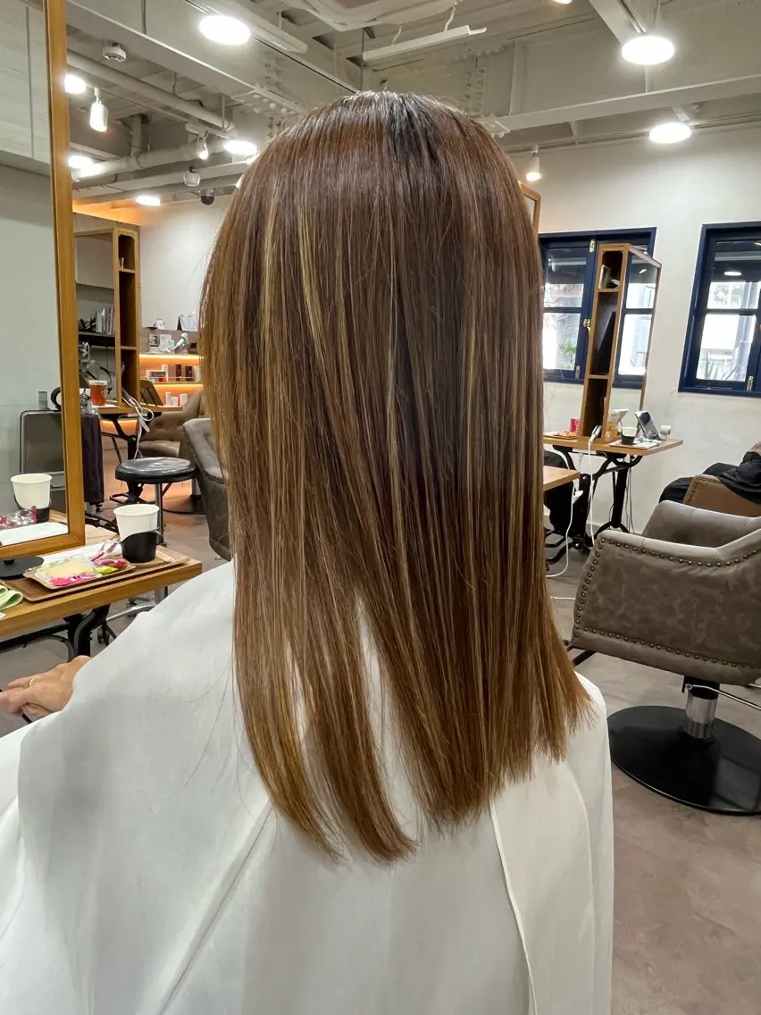 セミロング カット 縮毛矯正🌟カラー 🍵いいじま🫖のヘアスタイル