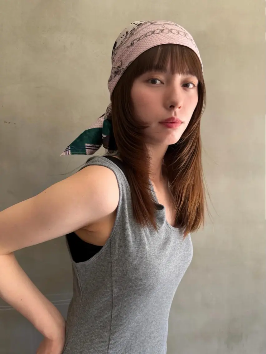 セミロング カラー ベージュカラー レイヤーカット カット ヘアカラー トリートメント Manaka🟤 今泉　Musiiikのヘアスタイル