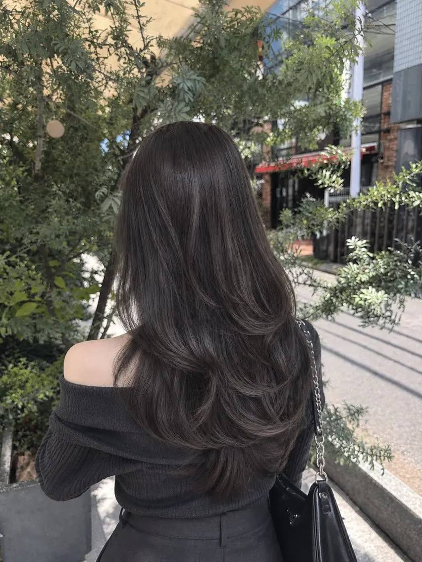 ロング レイヤーカット ヘアカラー トリートメント 艶感カラー🌸 Karinのヘアスタイル