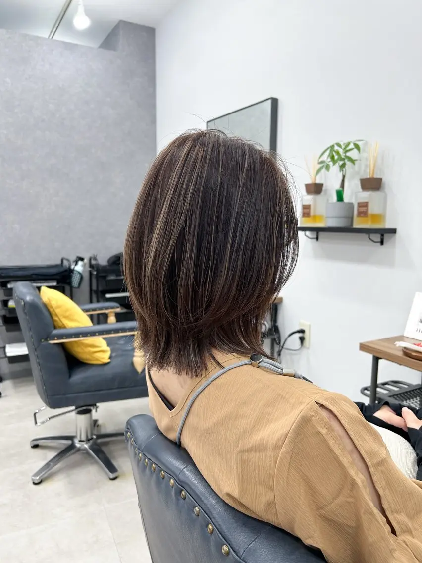 ミディアム カラー ハイライトカラー くびれヘア ハイライト レイヤーカット 幣 あや乃 /レイヤーカットのヘアスタイル