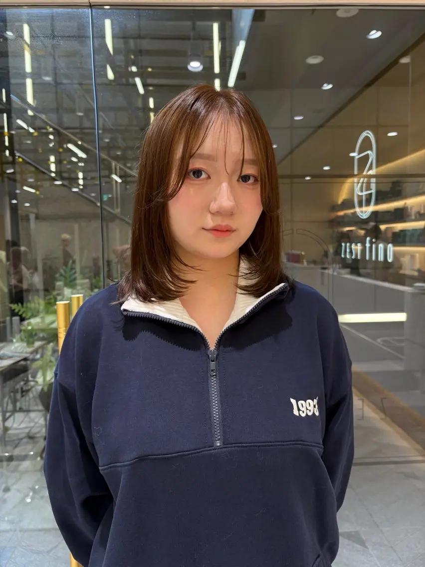 セミロング カラー ブラウンカラー 透明感カラー オリーブブラウン 顔まわりレイヤー 顔周りカット 🦋sana🦋 似合わせカット✁のヘアスタイル