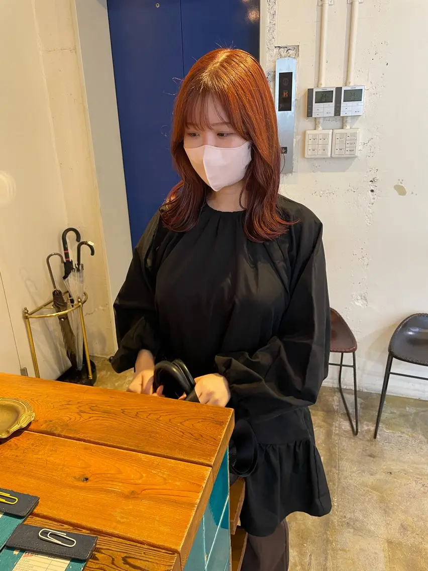 ミディアム カラー ブリーチ ブラウンカラー ブリーチなしカラー オレンジ オレンジブラウン カット ヘアカラー トリートメント MIOベージュカラー 柔らかいカラーのヘアスタイル