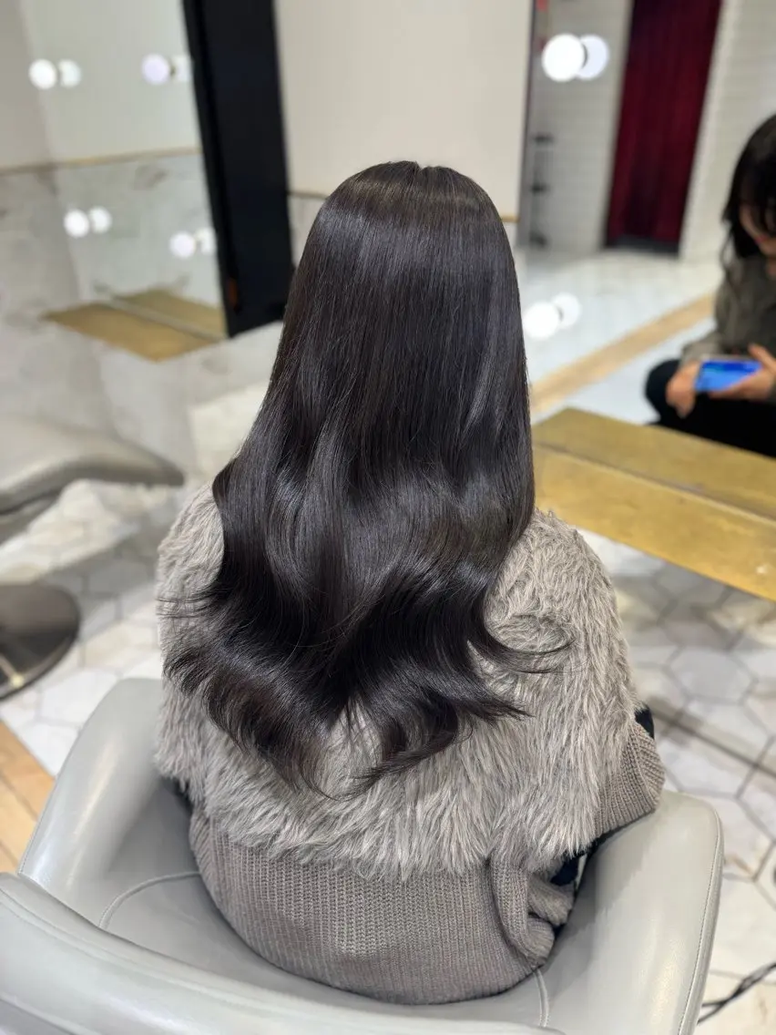 ロング カラー グレージュ オリーブグレージュ オリーブグレー costes 今井芽依のヘアスタイル