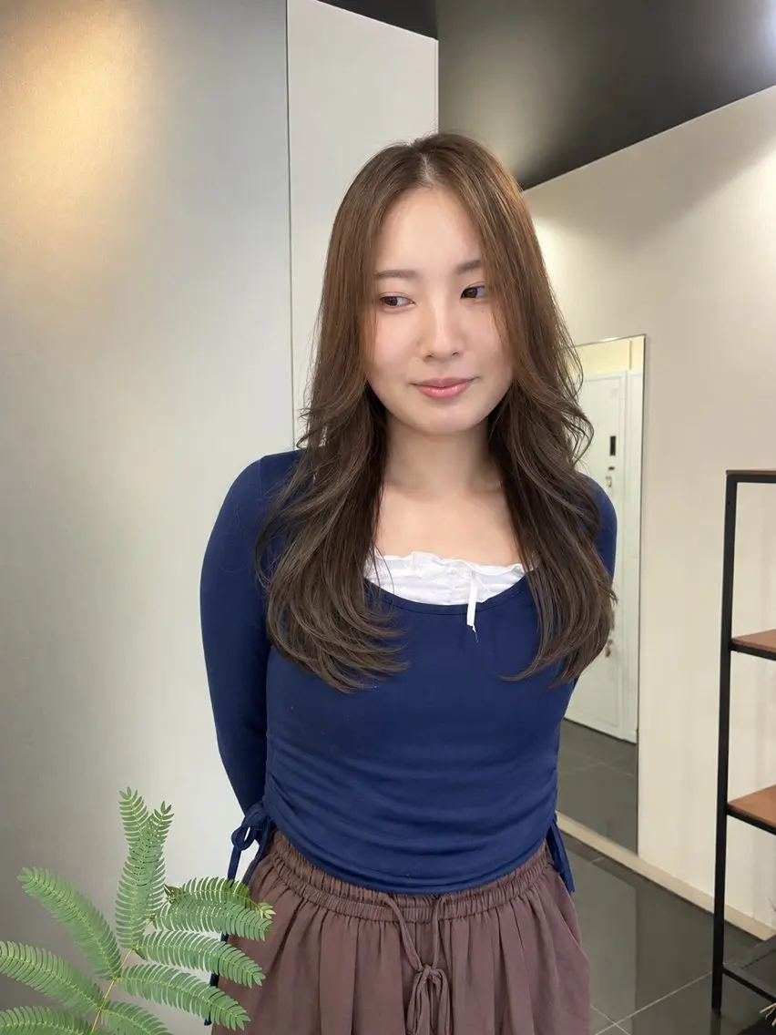 セミロング カラー カット ヘアカラー トリートメント ハイトーン/レイヤー 赤み消し・ユキノのヘアスタイル