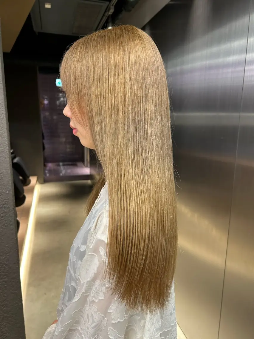カラー ベージュカラー ブリーチ ヘアカラー PELE Nagomiのヘアスタイル