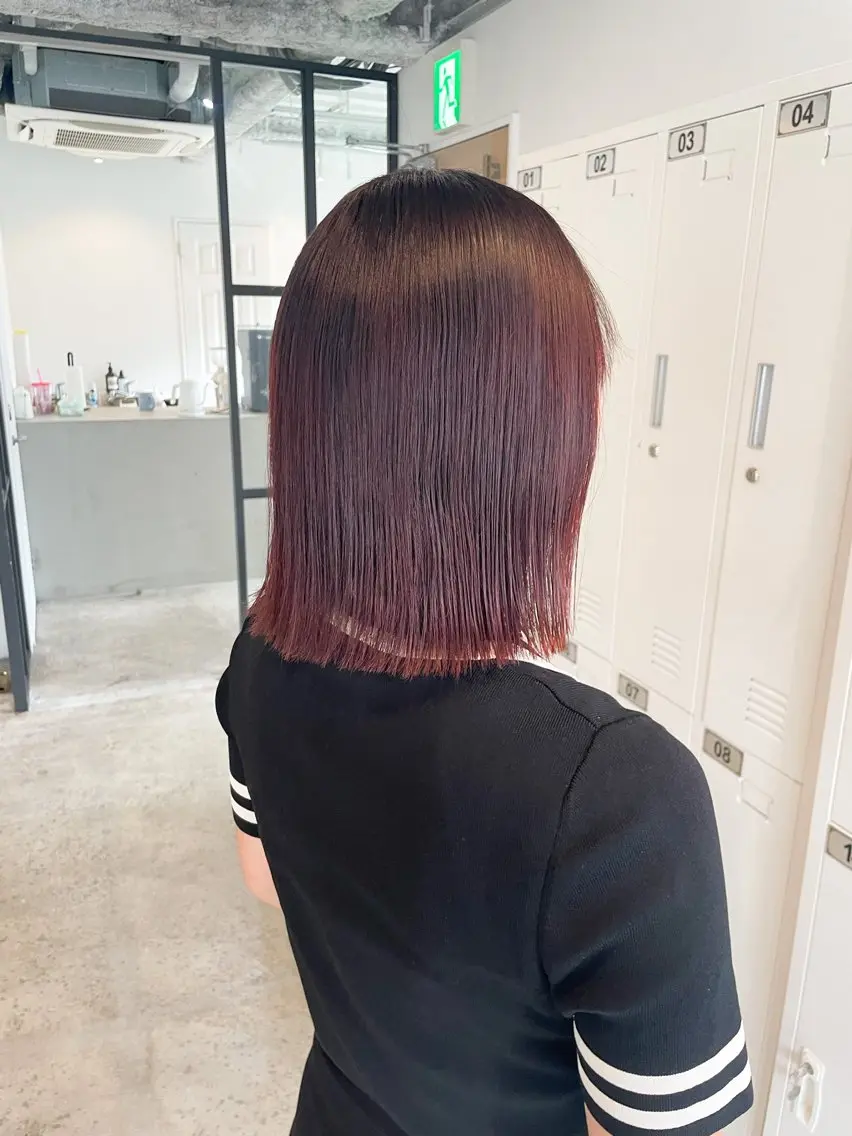 ショート カラー 切りっぱなしボブ ブリーチ ボルドーカラー ブリーチなしカラー ボブ カット ヘアカラー トリートメント Takuma Suzuki中目黒のヘアスタイル