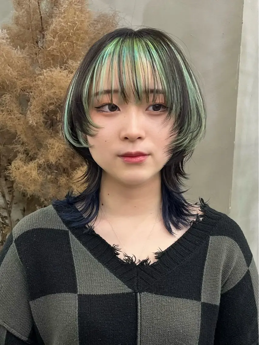ミディアム カラー イツク ⚡️ ルーツ/ハイトーンのヘアスタイル