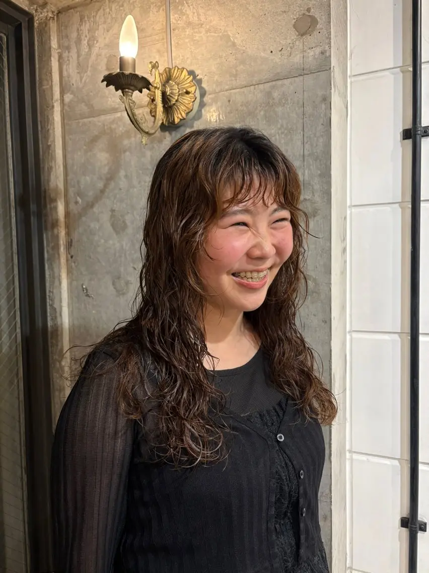 ロング パーマ 顔周りカット パーマ パーマ×透明感カラー MIOのヘアスタイル