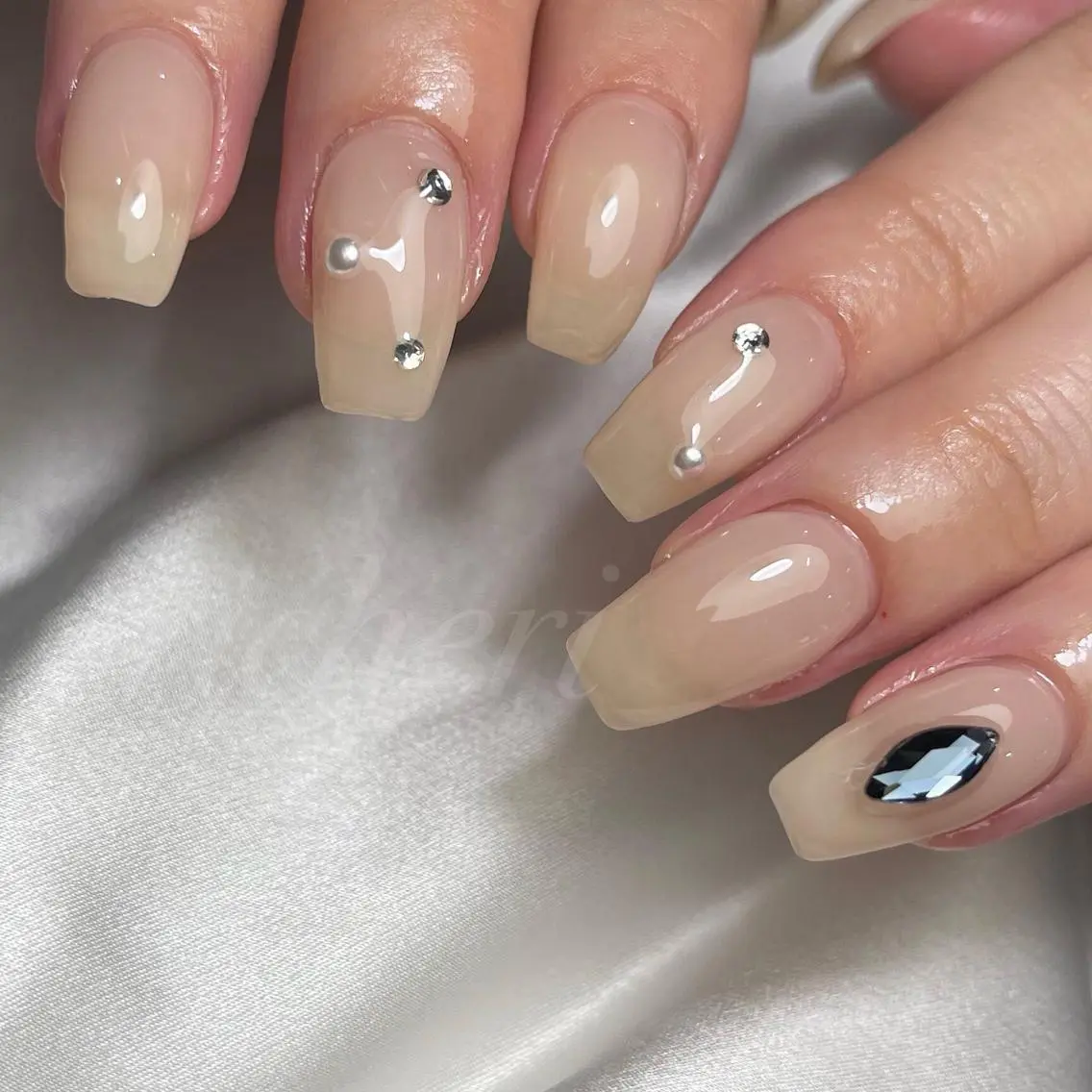 ミディアム ネイル ハンドネイル richeri beautyのネイルデザイン
