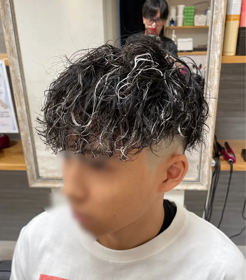 ショート カラー パーマ メンズ メンズパーマ ツーブロック グラデーションカラー カット ヘアカラー パーマ トリートメント ヘアセット 🌟30代～50代の お客様も大歓迎/竹井のヘアスタイル
