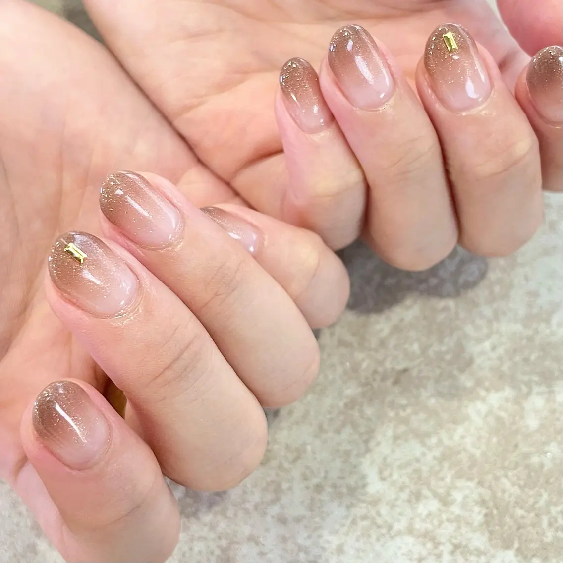 ネイル ゴールド グラデーション ハンドネイル nailsalon amity🌿池田のネイルデザイン