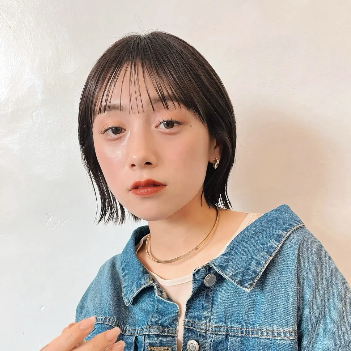 ショート カラー ヘアアレンジ ボブ 外ハネヘア 🌱ボブ/レイヤー/ ベージュ/あやみ✨のヘアスタイル