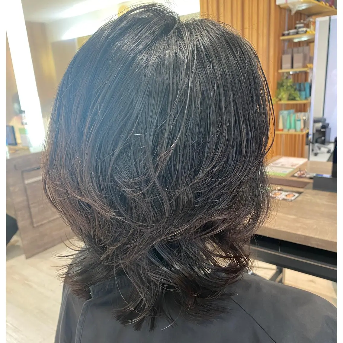 ミディアム パーマ ミディアムパーマ 小顔レイヤー/ ベージュ🤍Rieのヘアスタイル