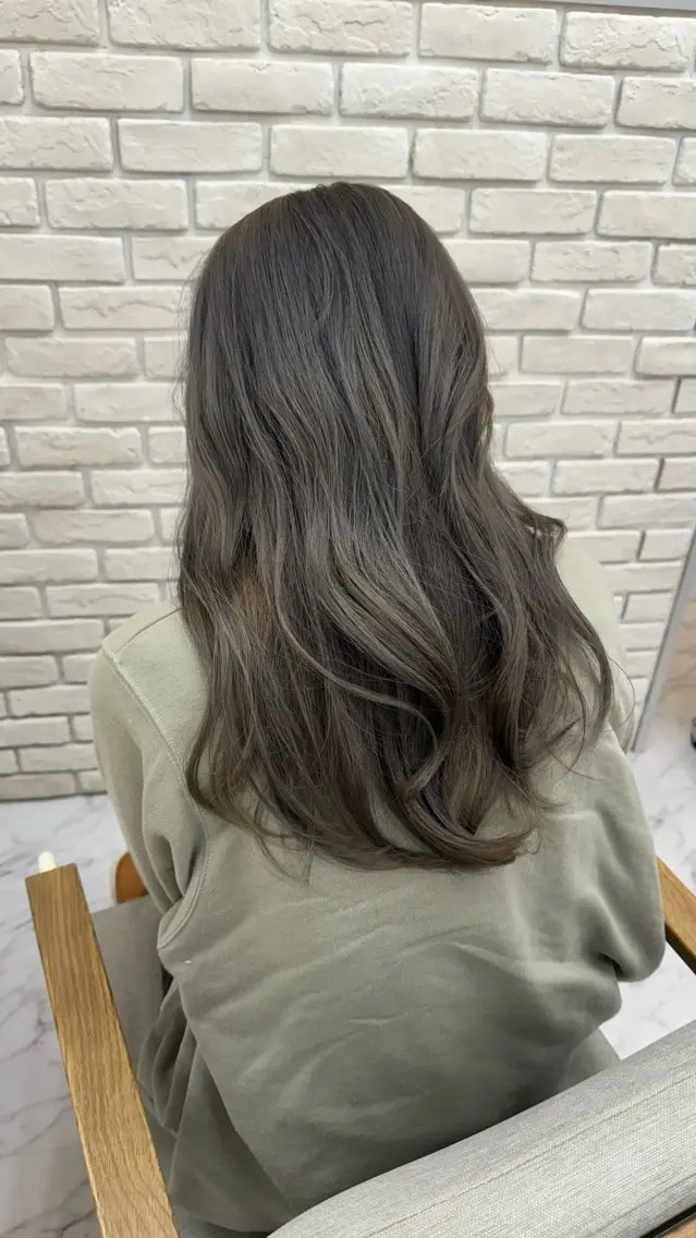 ロング カラー 天野 真依子のヘアスタイル