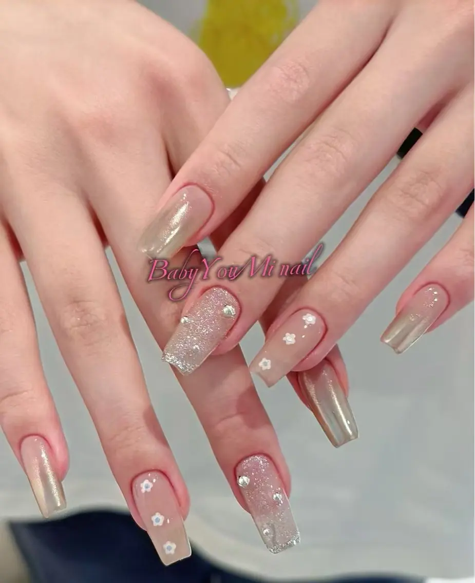 ネイル オーロラネイル フラワーネイル フットネイル フレンチネイル ジェルネイル ハンドネイル BabyYouMi nailのネイルデザイン
