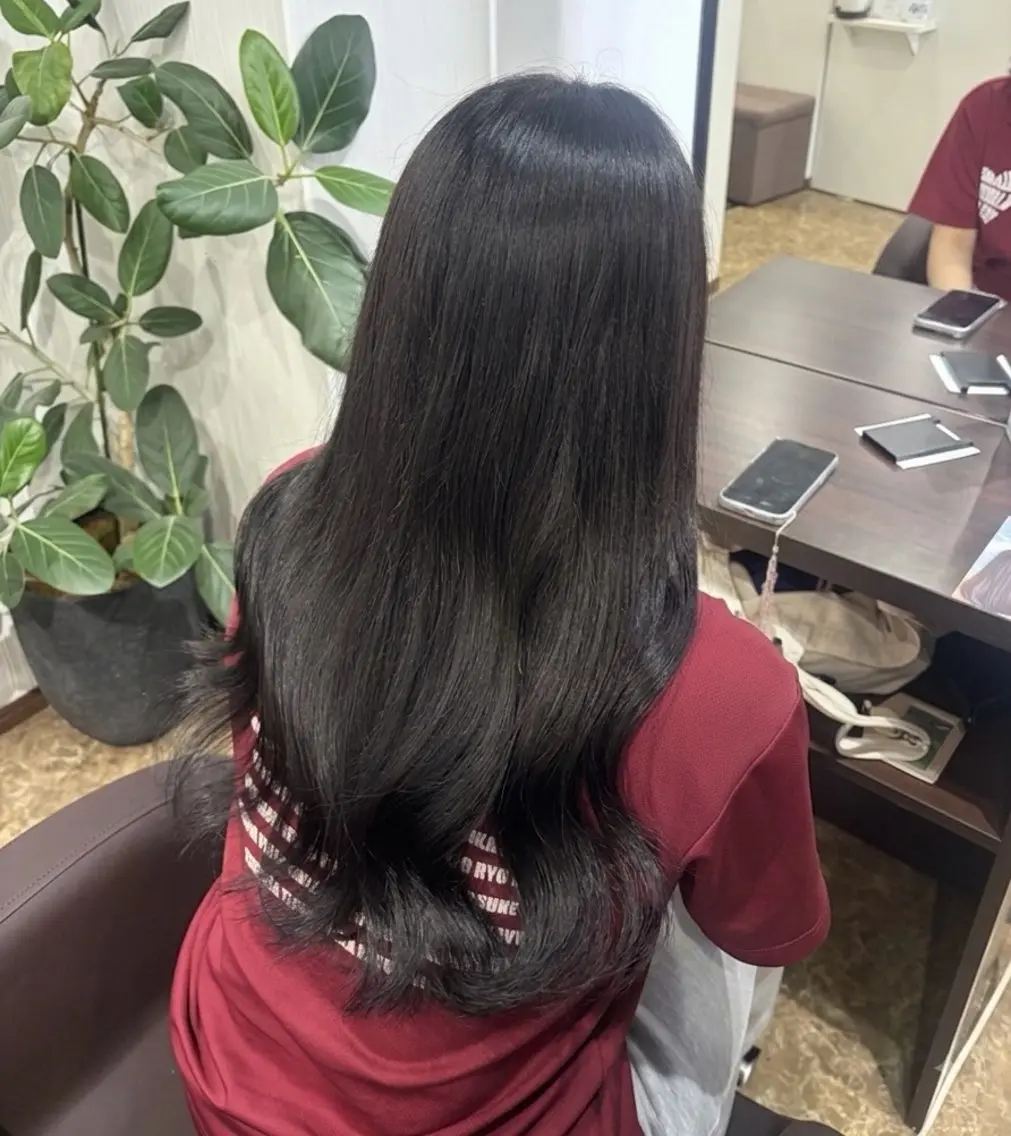 カラー 黒髪 ダークグレー ダークグレージュ グレージュ ヘアカラー AIRI /フロレゾンのヘアスタイル