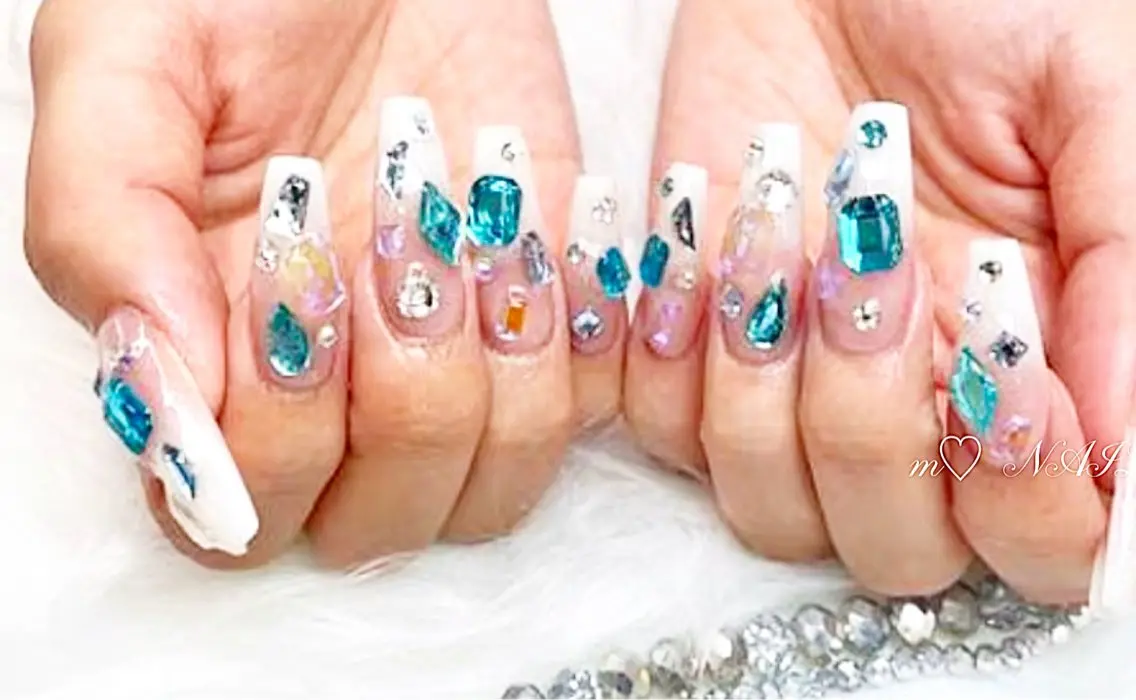 ネイル 長さ出し ネイルチップ 🦋✨ MARIKO✨🦋のネイルデザイン