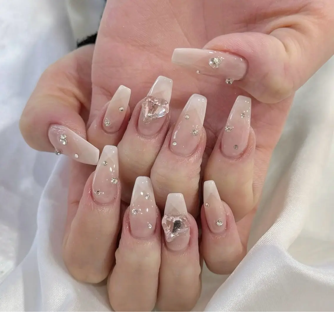 ネイル グラデーション キラキラネイル ワンカラーネイル 冬ネイル Jenn Nail Salonのネイルデザイン