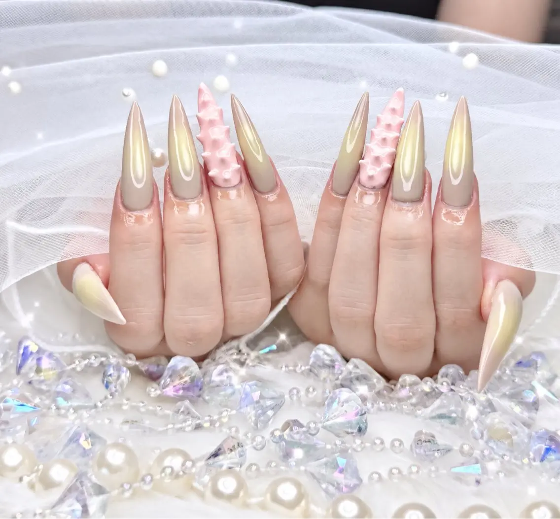 ネイル アートネイル ボルドー 長さ出し ハロウィン キラキラネイル ハンドネイル ハンドケア Mina Aurea Nailのネイルデザイン