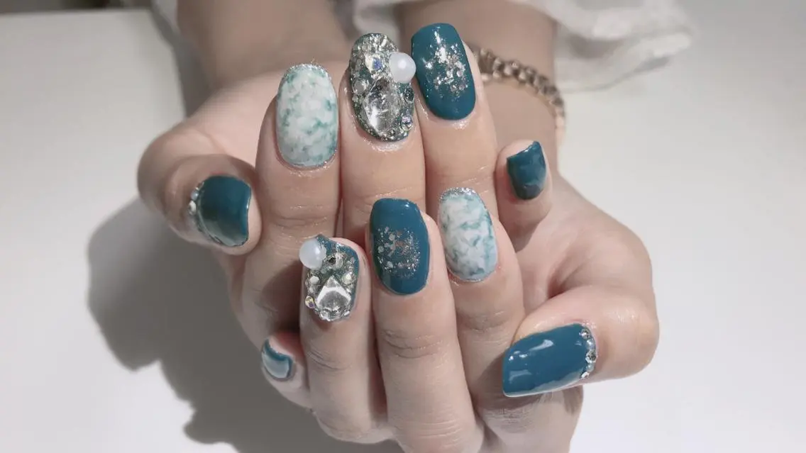 ネイル キラキラネイル シルバー Flam Nailのネイルデザイン