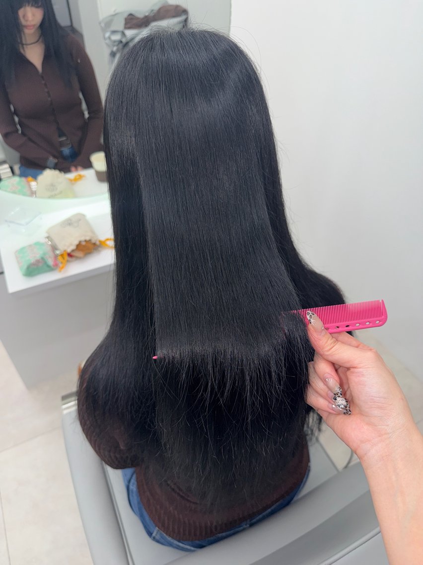 ロング ヘアカラー 結城 虹心のヘアスタイル