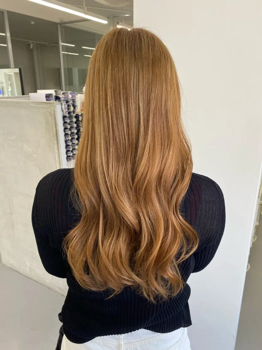 ロング ハイライト 丸山 純奈のヘアスタイル