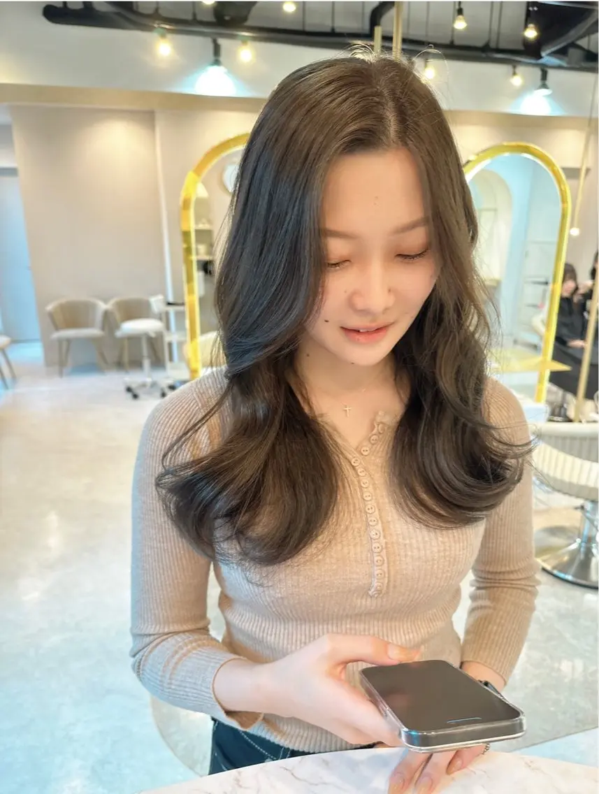 ロング カラー ヘアアレンジ カット ヘアカラー トリートメント Akane レイヤー/艶カラーのヘアスタイル