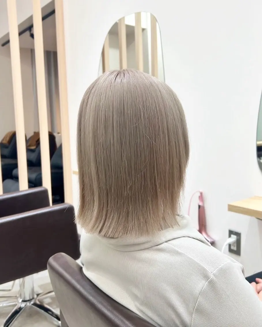 ミディアム カラー グレージュ ミルクティーグレージュ カット ヘアカラー トリートメント ブリーチ/レイヤー カット/ERI🐰のヘアスタイル