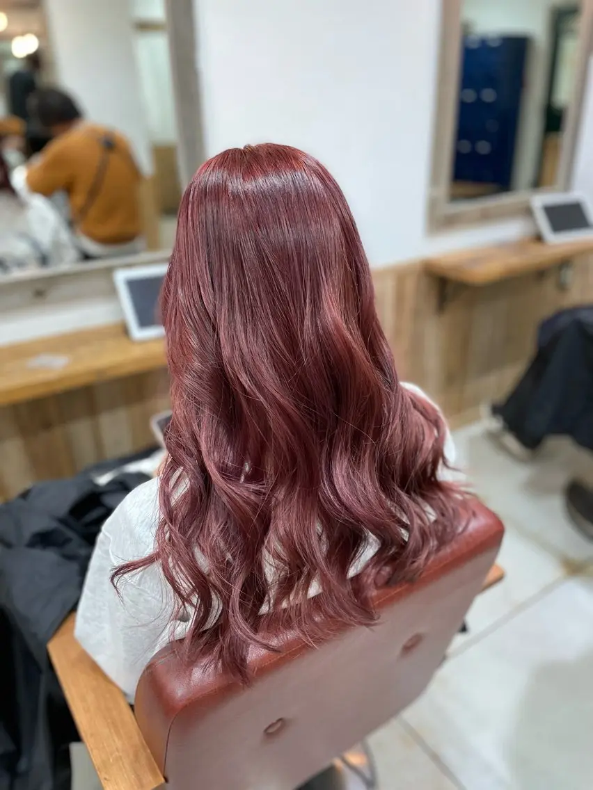 ロング カラー ブリーチ レッドカラー ヘアカラー Kana .のヘアスタイル