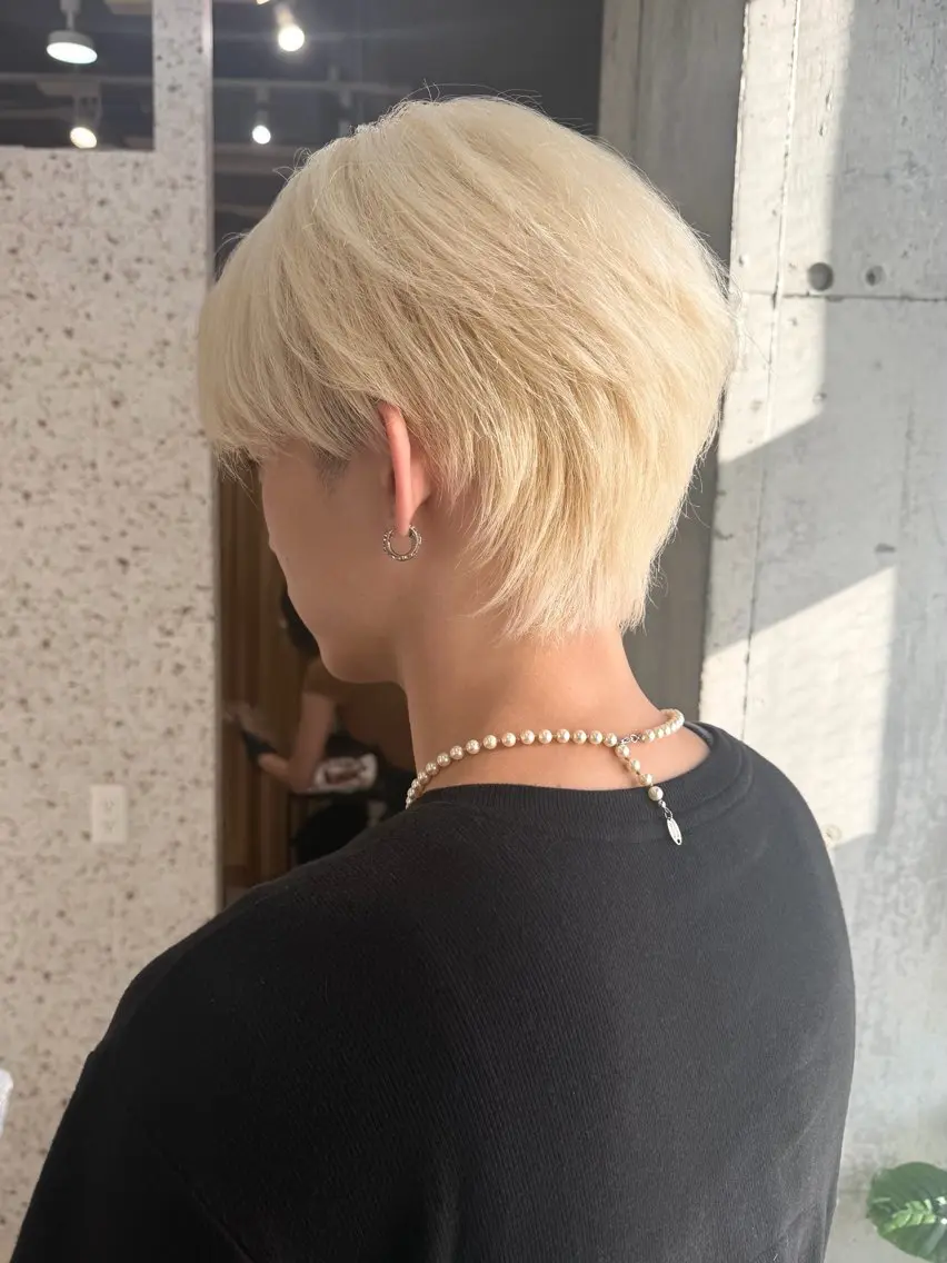 ショート カラー キッズ ブロンド ハイトーンカラー ホワイトブロンド ウルフカット ヘアカラー SHOTO ハイトー ン/ブロンドカラーのヘアスタイル