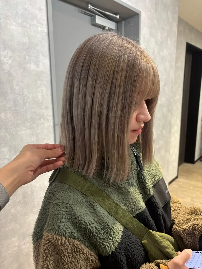 ミディアム カット ヘアカラー トリートメント 🌐NATSUMI 🌐【寒色カラー】のヘアスタイル