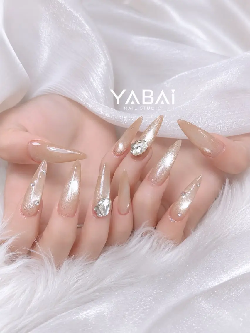 ネイル クリアネイル キラキラネイル ロングネイル マグネットネイル シルバー YABAI NailStudioのネイルデザイン