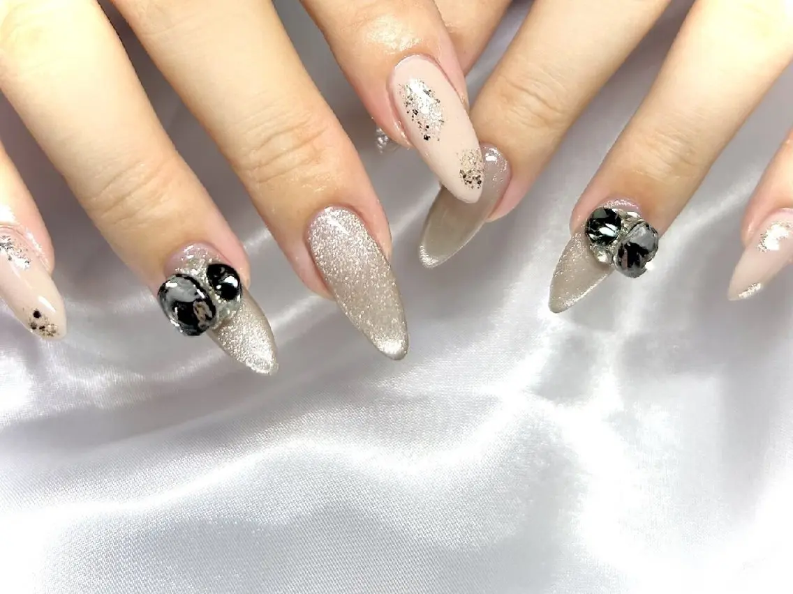 ネイル ブラウン ゴールド ラメ(グリッター) マグネットネイル JULIE NAILのネイルデザイン
