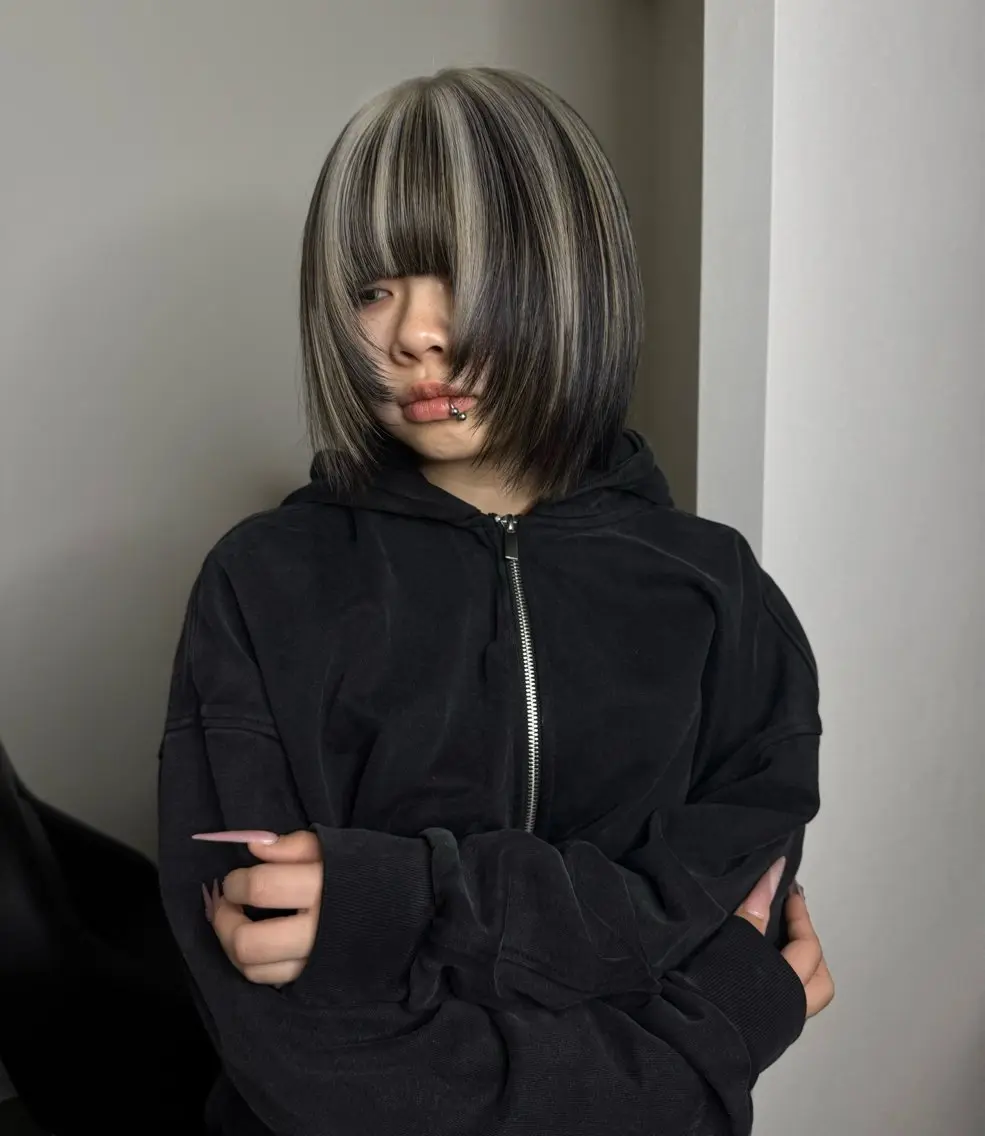 ショート カラー 大人な抜け感レイヤー remi🖤のヘアスタイル
