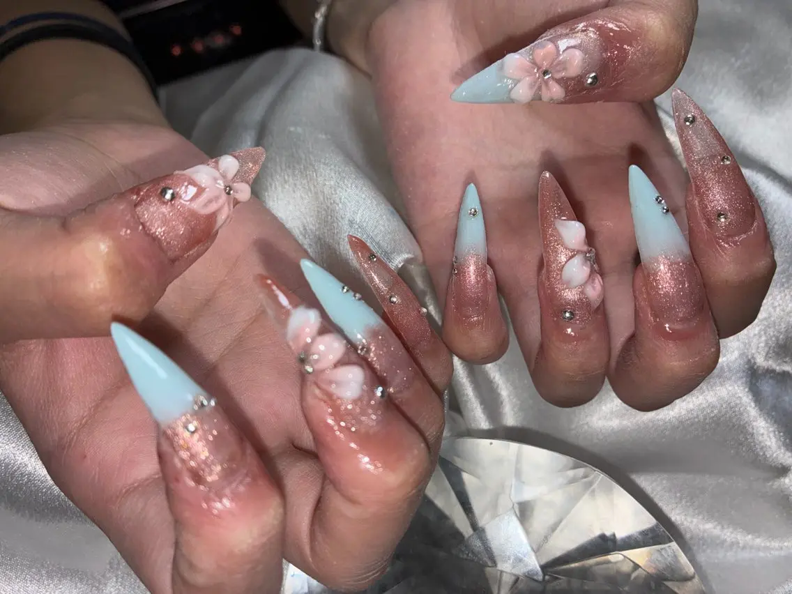 ミディアム ハンドネイル YOKOSUKA NAILS💅🩶のネイルデザイン