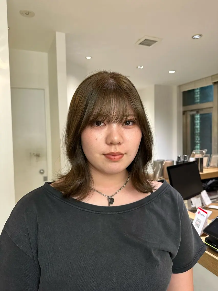 セミロング カラー ミント くびれヘア カット ヘアカラー トリートメント 安丸 結夏のヘアスタイル