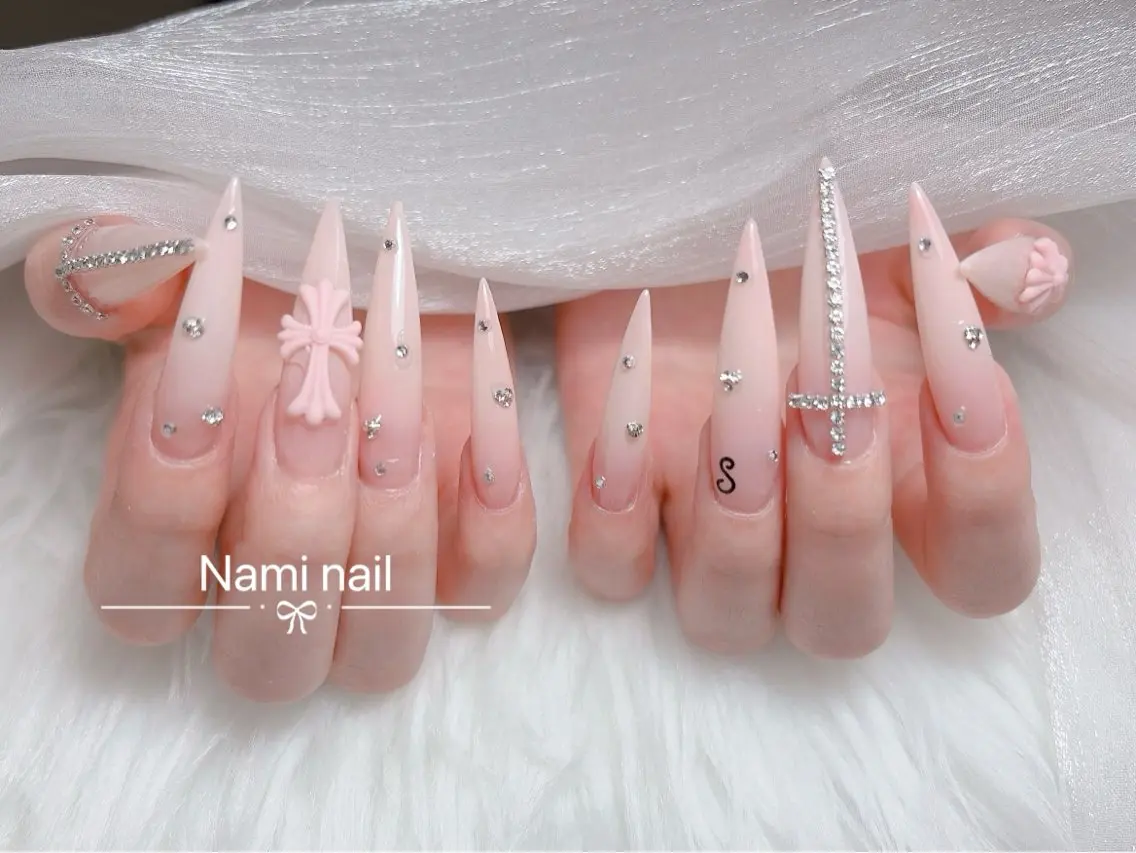 ネイル 長さ出し ガーリー 韓国ネイル ロングネイル 持ち込み ハンドネイル Nami nail salonのネイルデザイン