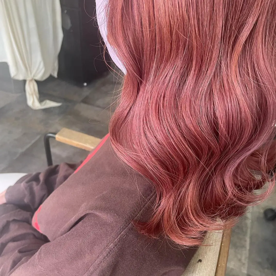 ミディアム カラー ブリーチ ダブルカラー イヤリングカラー ハイトーンカラー トリートメント 吉村 夏椰のヘアスタイル