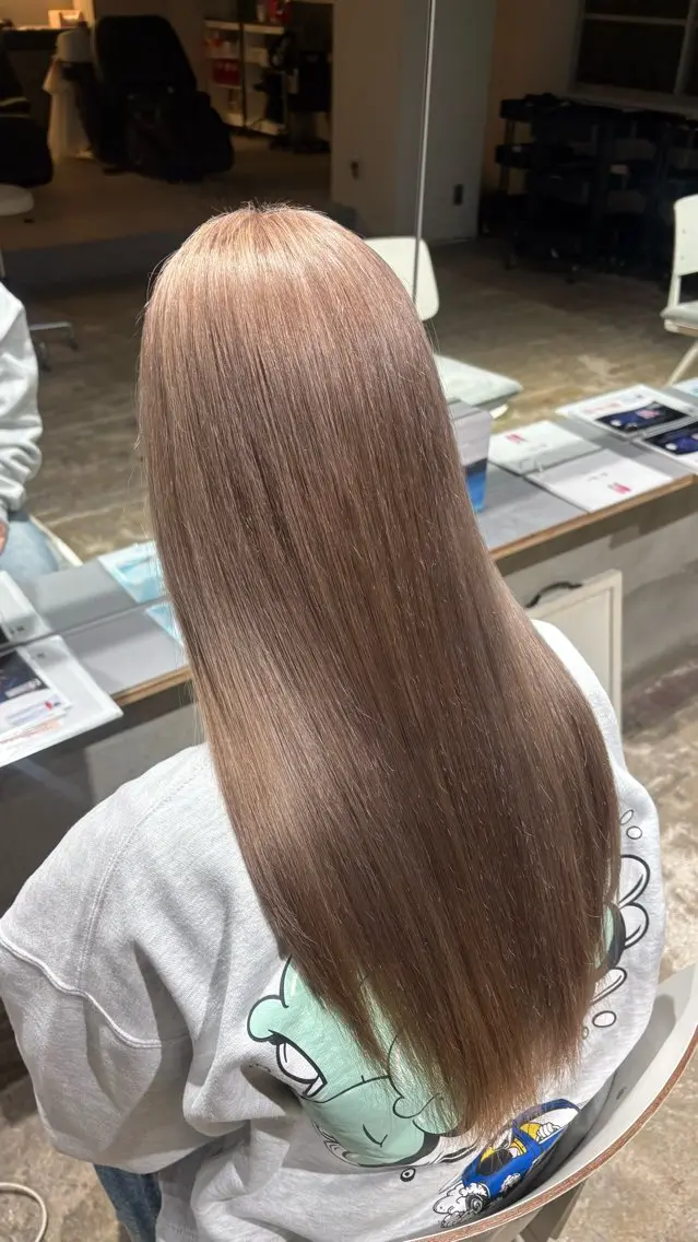ブリーチ+フルカラー+Aujuaシャンプー付きの写真
