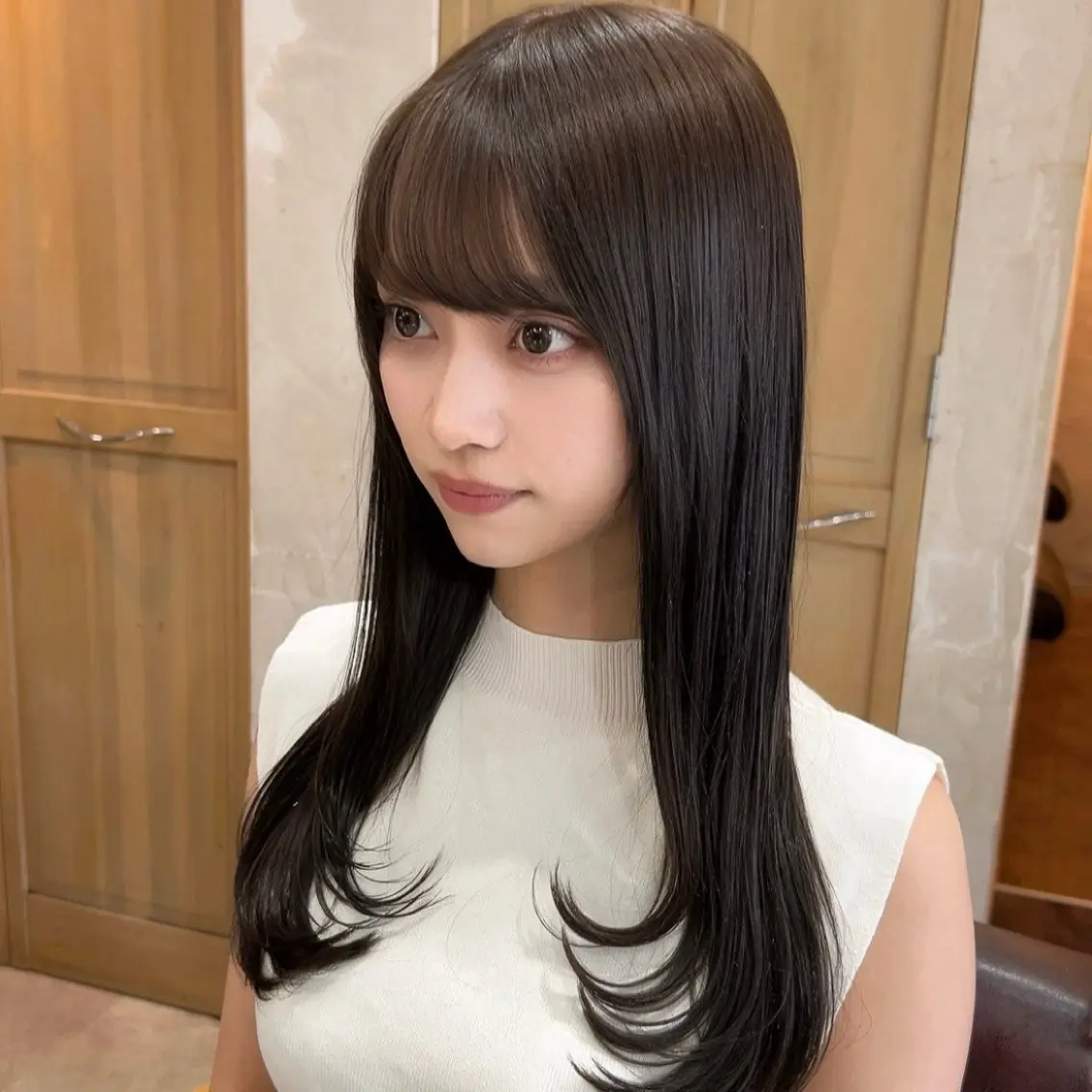 セミロング カラー グレージュ オリーブグレージュ オリーブグレー 顔周りカット 韓国風ヘア カット ヘアカラー トリートメント ヘッドスパ モテ髪×トレンド💕 小顔レイヤー 金井のヘアスタイル