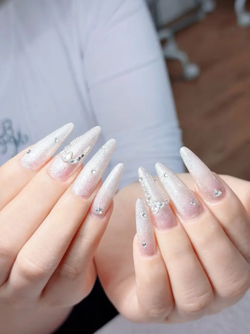 ネイル チークネイル フレンチネイル 韓国ネイル マグネットネイル ミラーネイル ハンドネイル GIN NAILのネイルデザイン