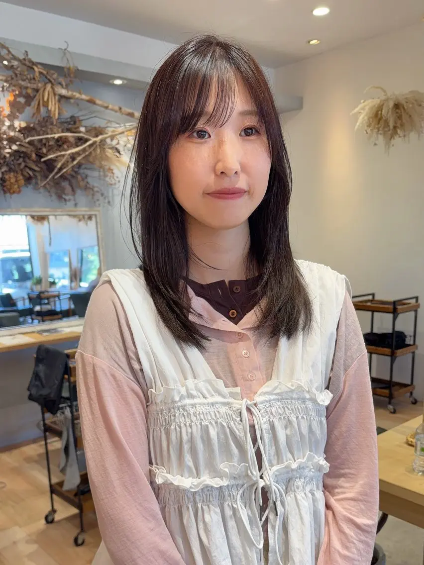 セミロング カラー 吉原 由菜のヘアスタイル