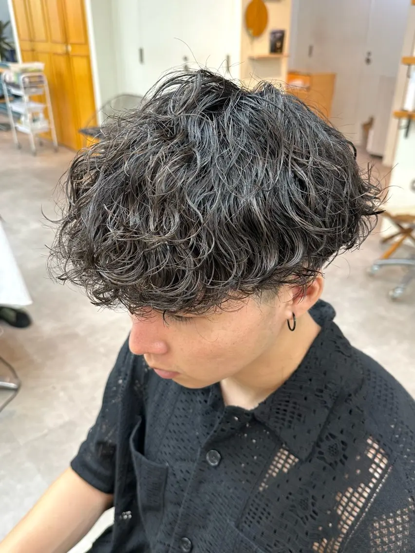 ショート パーマ メンズ 波巻きパーマ JINKIメンズ特化 メンズカットパーマのヘアスタイル