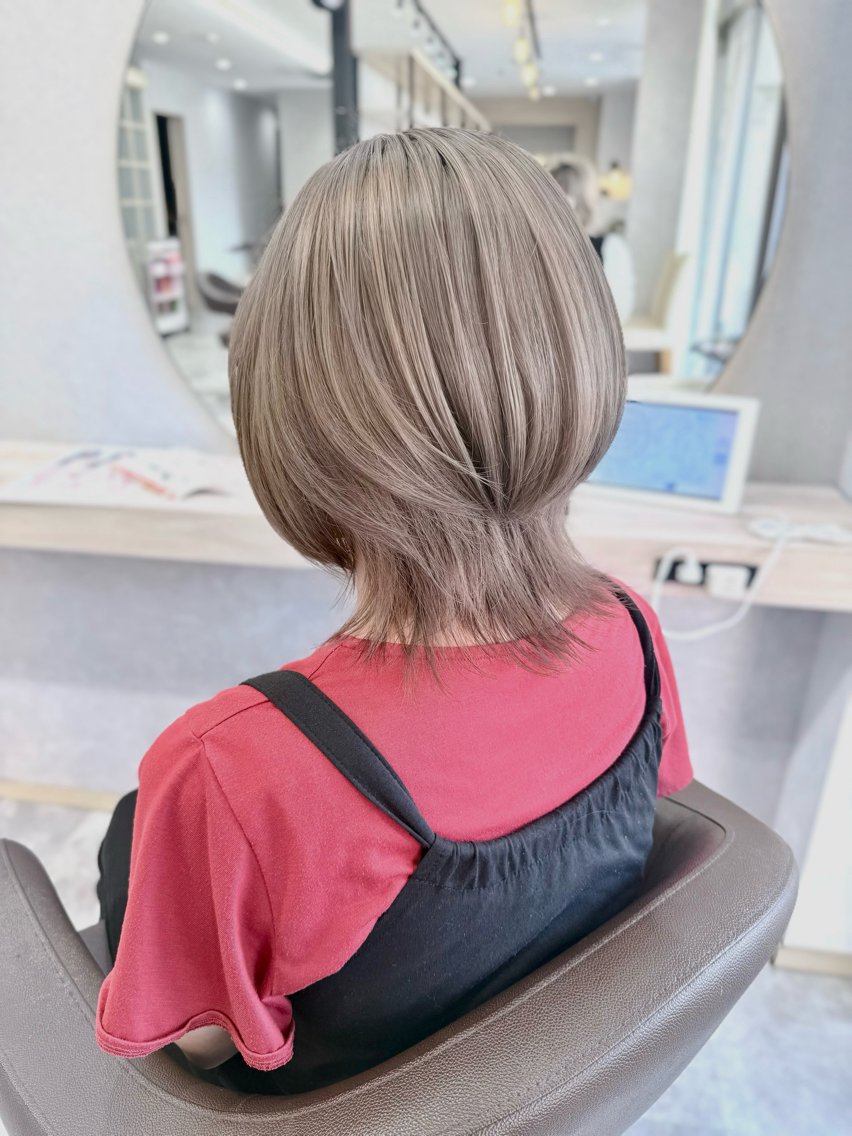 ショート カラー ベージュカラー ブリーチ ミルクティーベージュ ヘアカラー ブリーチ/ハイトーン /渋沢/みなのヘアスタイル