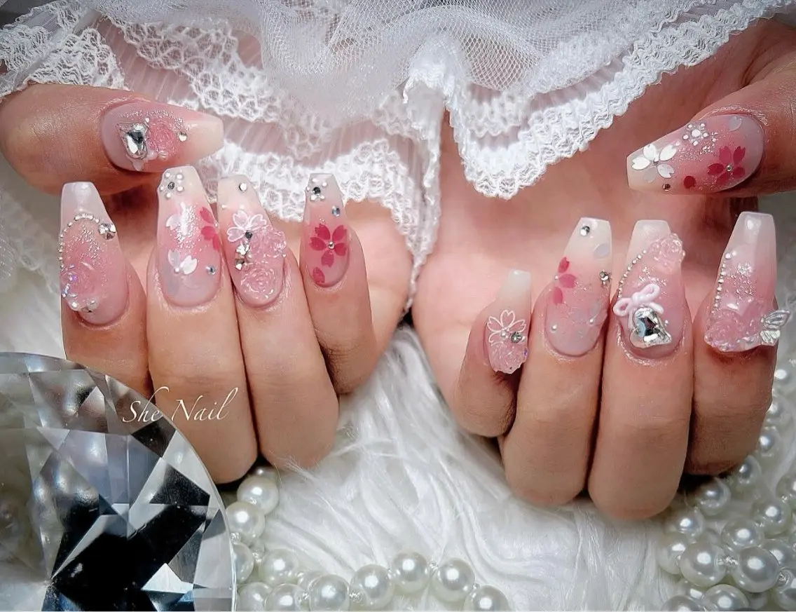ネイル チークネイル 桜ネイル ドット 長さ出し マグネットネイル ISA_ BELLAのネイルデザイン