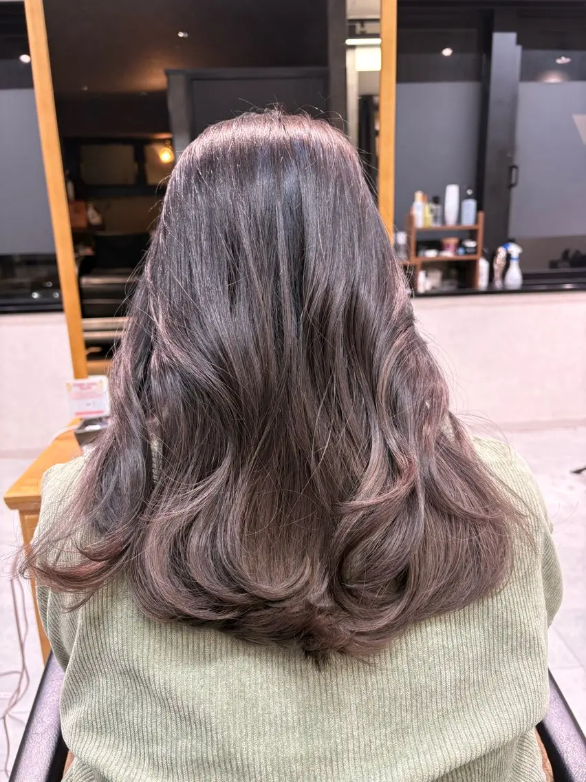 ミディアム アッシュ 髪質改善 縮毛矯正 トリートメント 酸熱トリートメント ヘアカラー カラーモデル募集 ✨🤍モモハ🤍✨のヘアスタイル