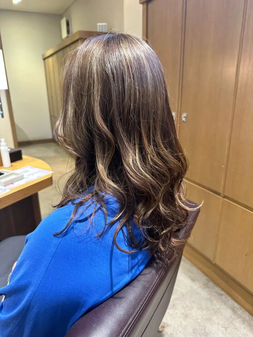 ミディアム ハイライト カット ヘアカラー 横山 美由紀のヘアスタイル