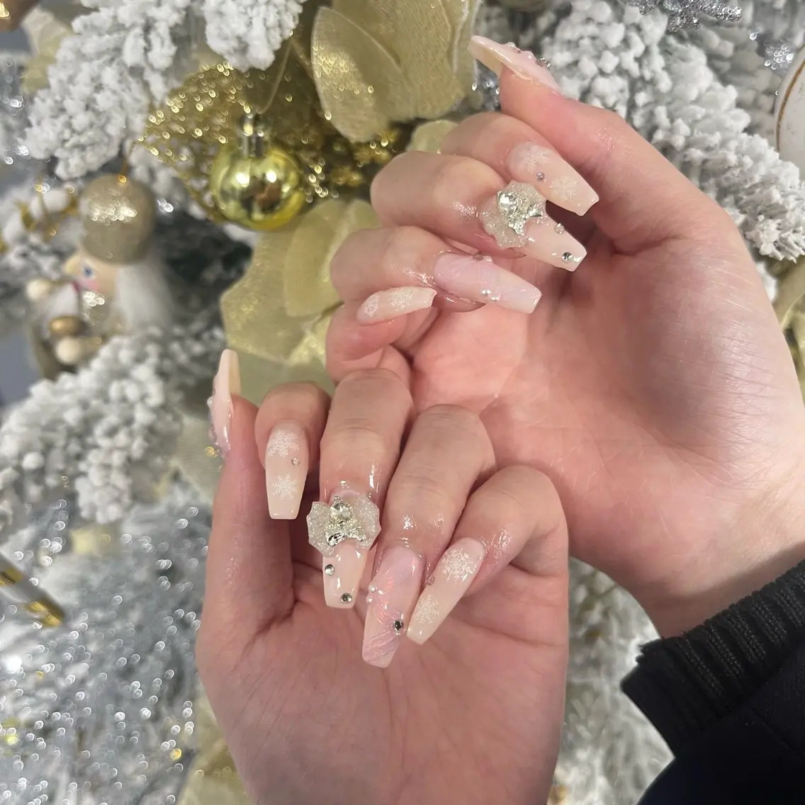 ネイル オーロラネイル クリアネイル フラッシュネイル ジェルネイル グラデーション ハンドネイル Amee Nail Salonのネイルデザイン