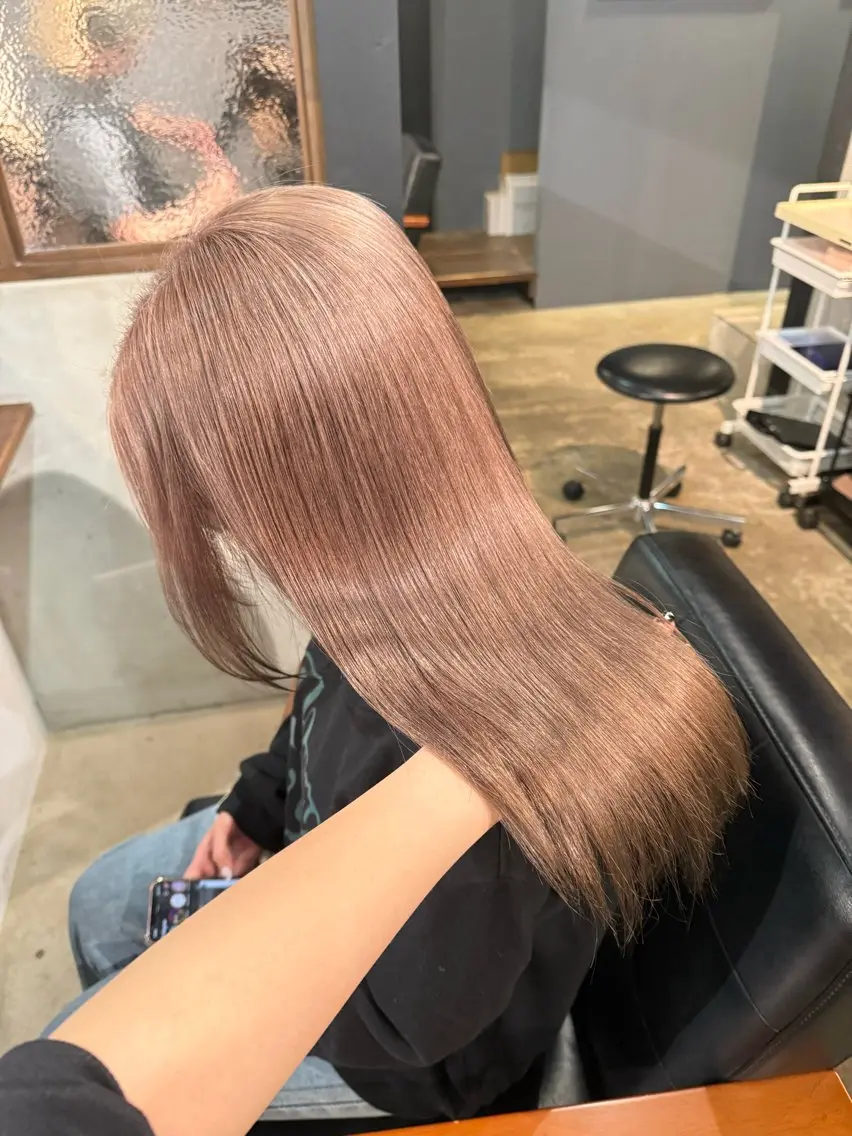 カラー ベージュカラー ミルクティーベージュ 木村 朱里のヘアスタイル